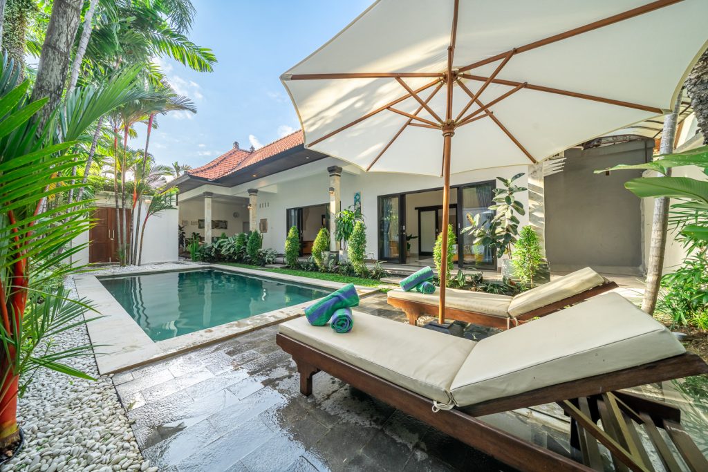 Enjoying the Private swimming pool 